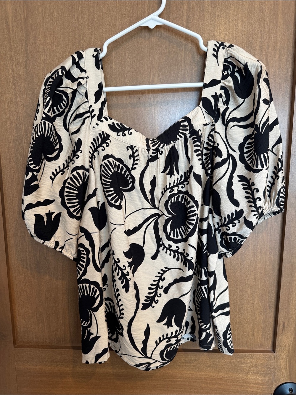 Ann Taylor Factory Cream & Black Floral Square-Neck Puff Sleeve Blouse - Picture 2 of 4